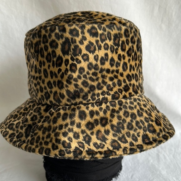 Accessories - Velour leopard print bucket hat, size 58 cm